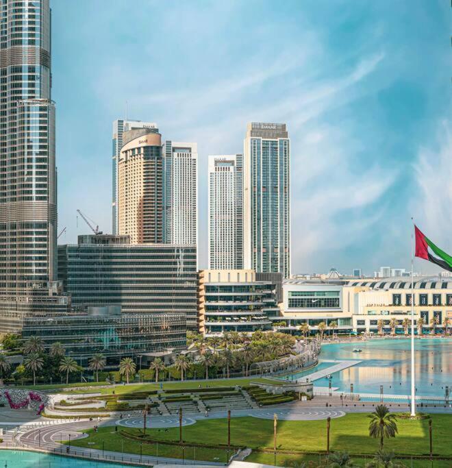Iconic Two-Bedroom Apartment With Full Burj Khalifa & Fountain View By Prestige Nest * Dubai