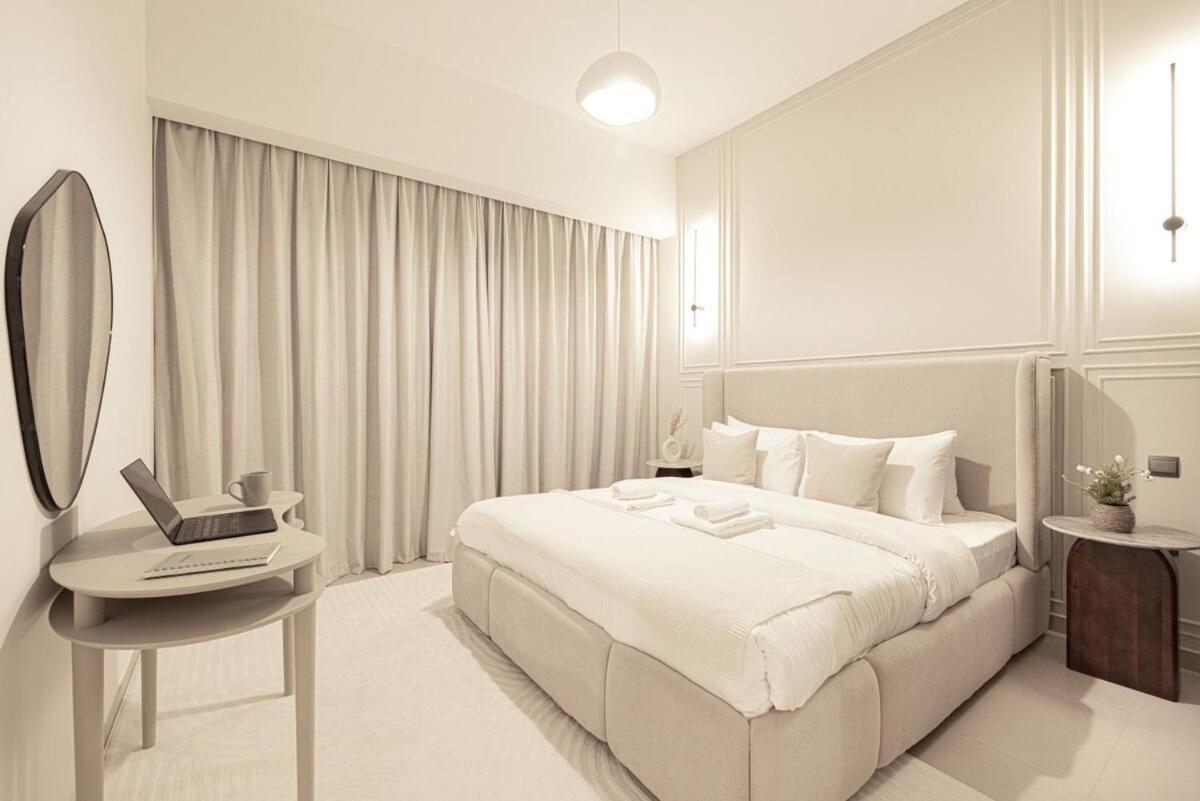 Iconic Two-Bedroom Apartment With Full Burj Khalifa & Fountain View By Prestige Nest * Dubai