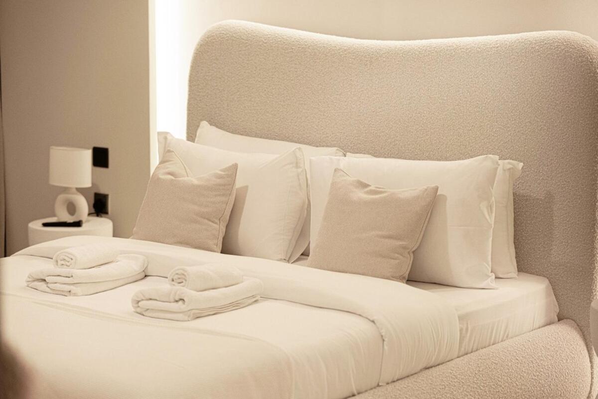 Iconic Two-Bedroom Apartment With Full Burj Khalifa & Fountain View By Prestige Nest *