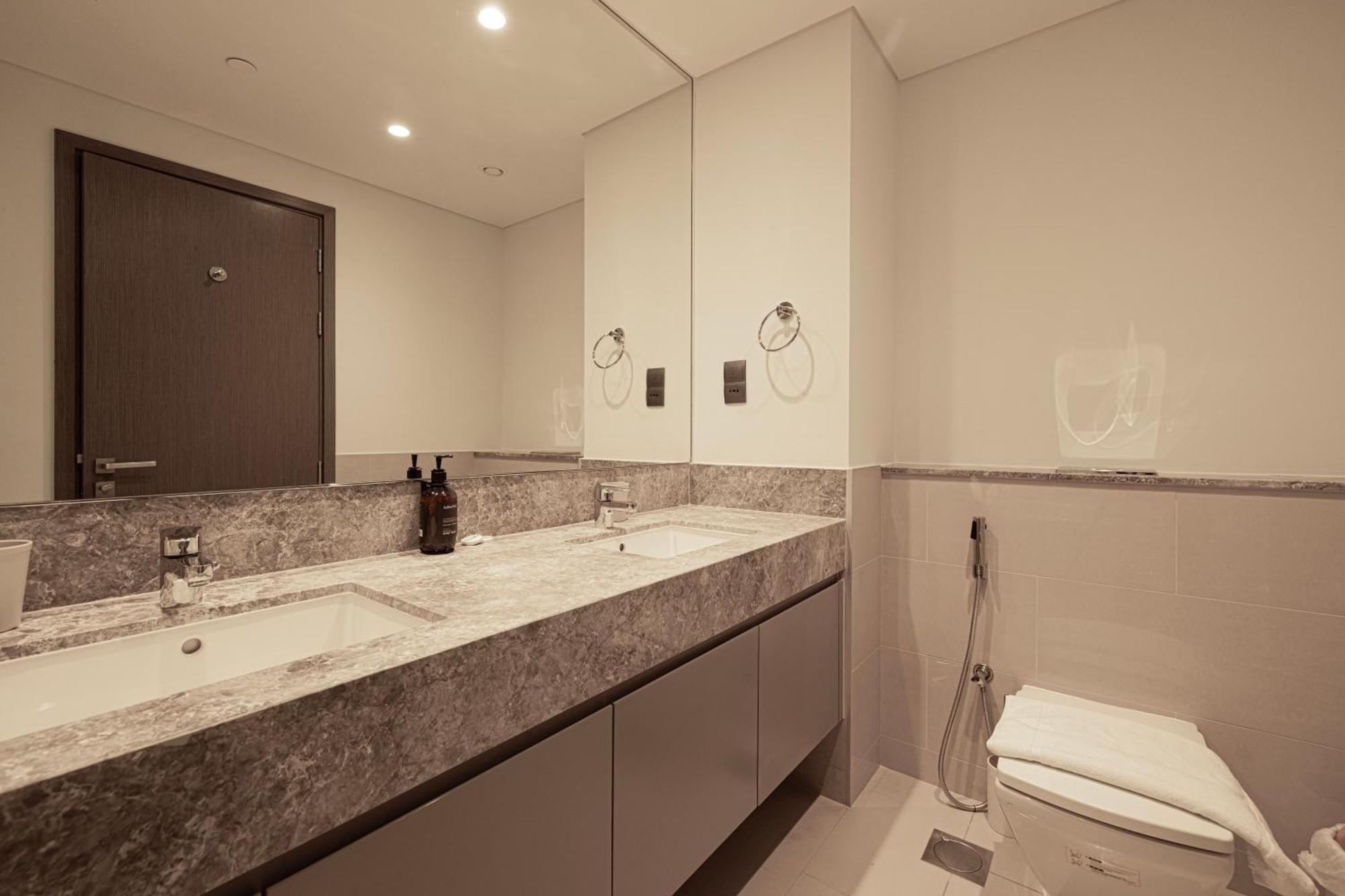 Iconic Two-Bedroom Apartment With Full Burj Khalifa & Fountain View By Prestige Nest * Dubai