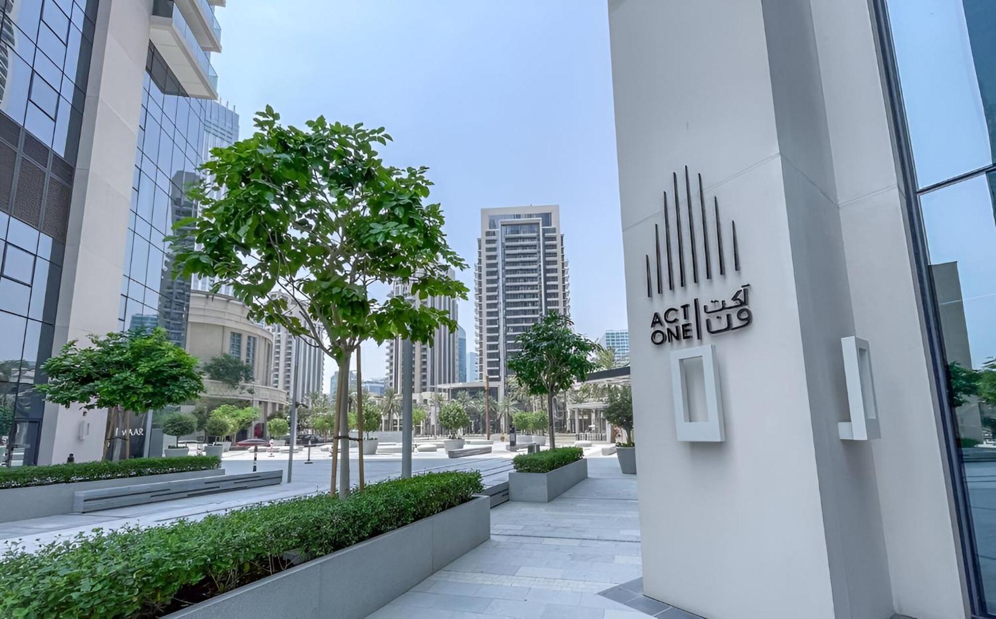 Iconic Two-Bedroom Apartment With Full Burj Khalifa & Fountain View By Prestige Nest * Dubai